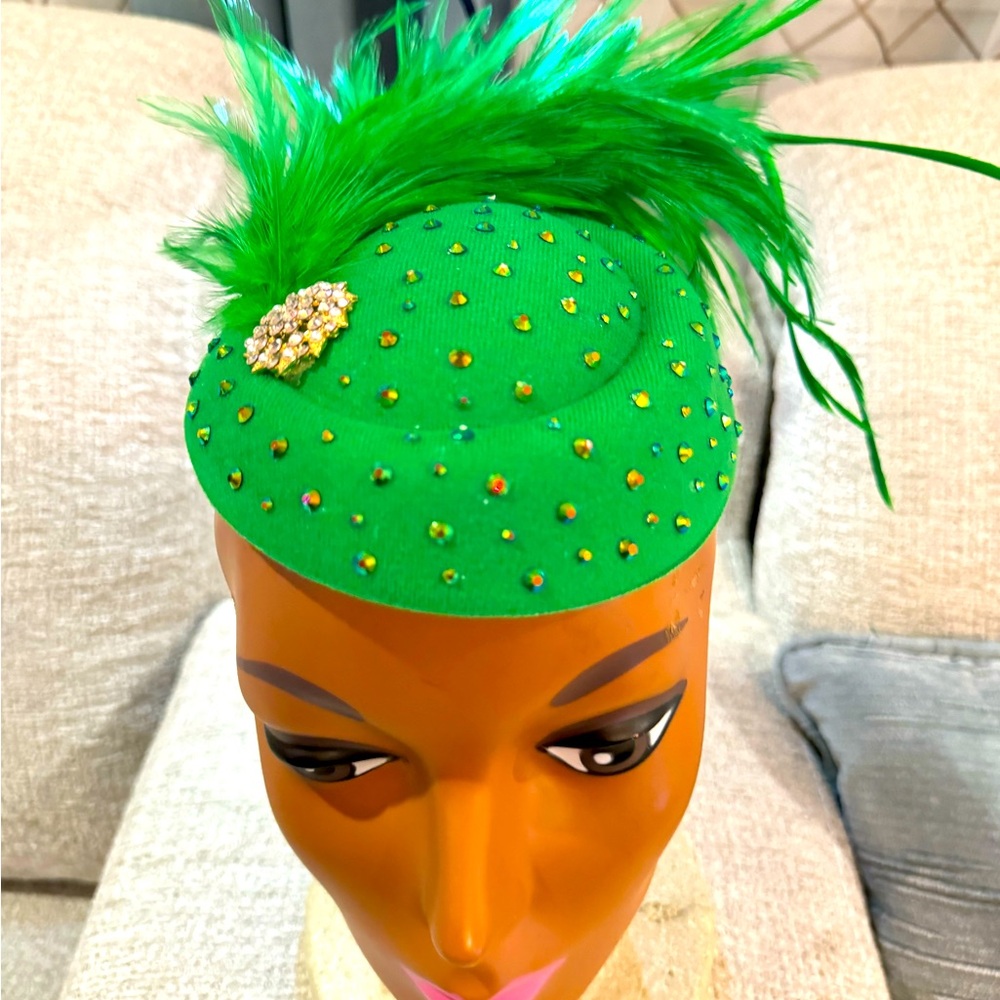 Ladies fascinator,  made upon request.